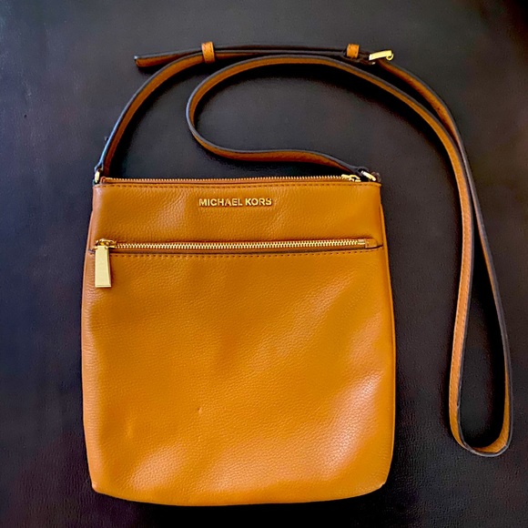AUTHENTIC Michael Kors Cross Body Bag - Picture 1 of 7
